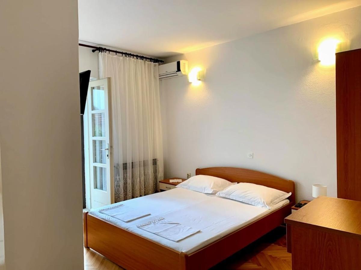Obradovic Rooms & Apartments Makarska Exterior foto